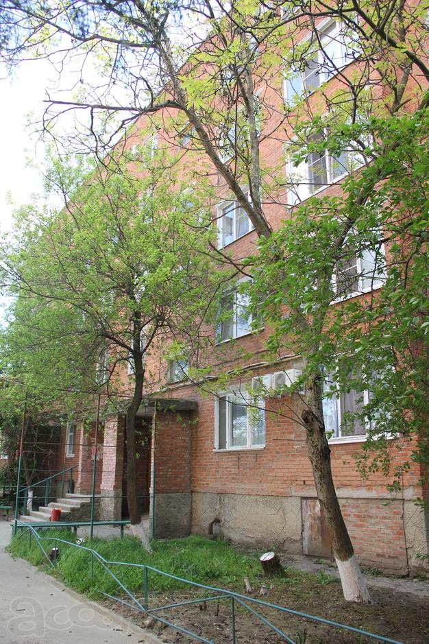 Продаётся двухкомнатная квартира в центре Яблоновского
